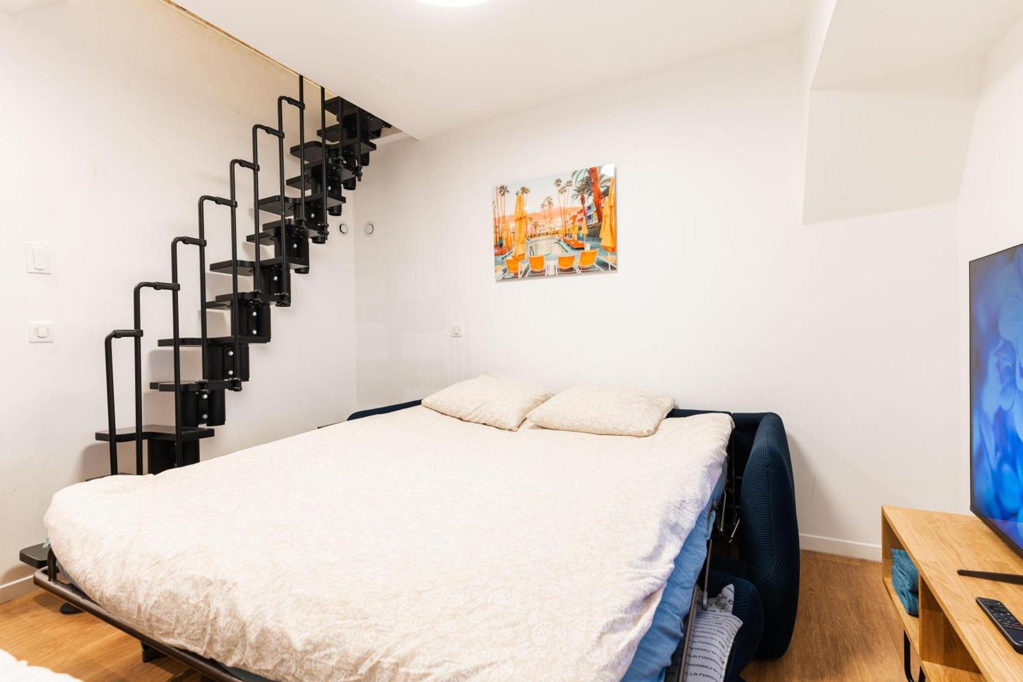 Loft 4 Bedroom Montmartre Pigalle Ac By Lcc Agency 파리 외부 사진